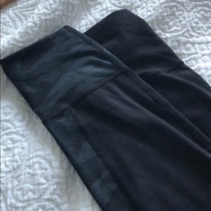Vuori Black/Camo Leggings